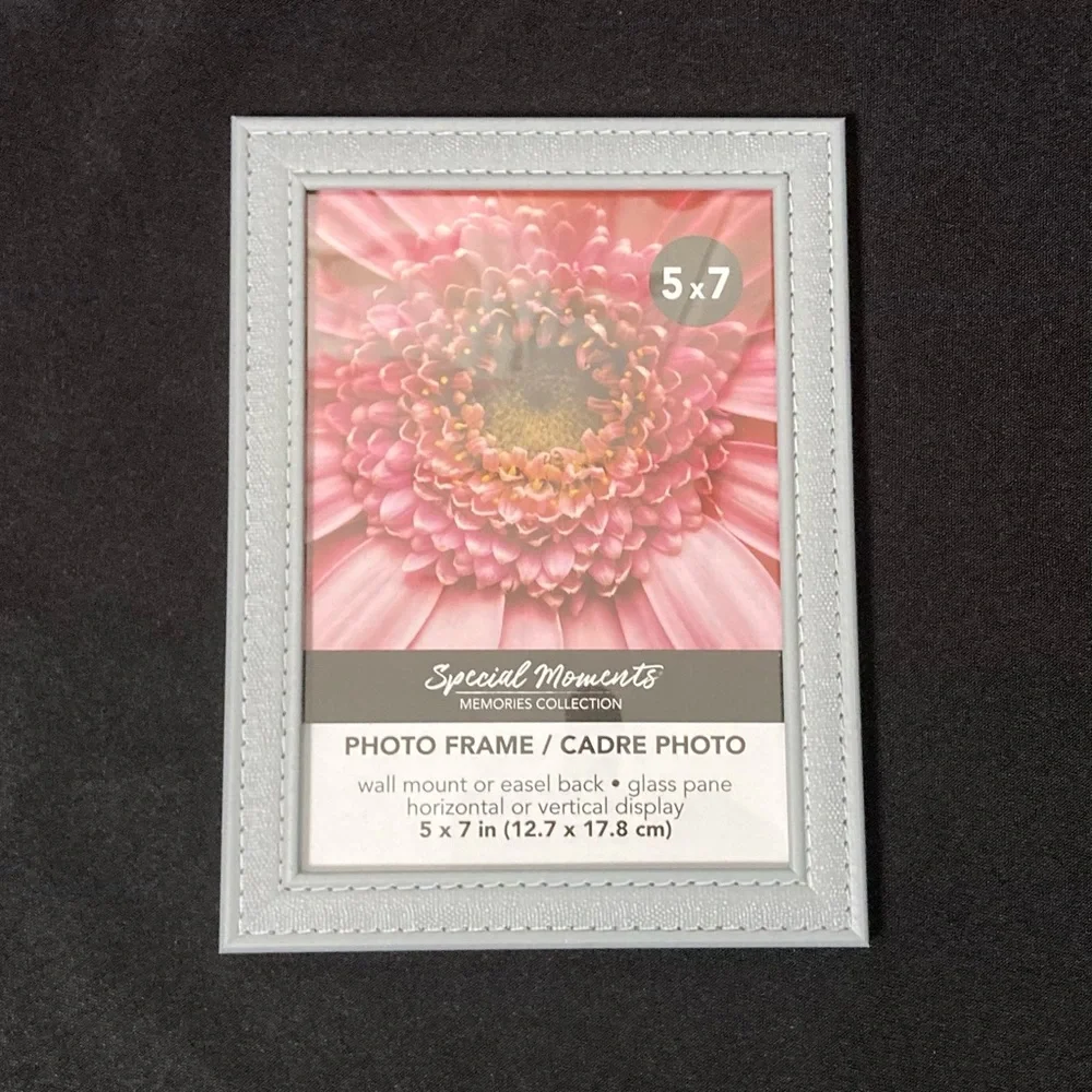 ⭐️ Grey Plastic 5” x 7” Easel Back Picture Frame